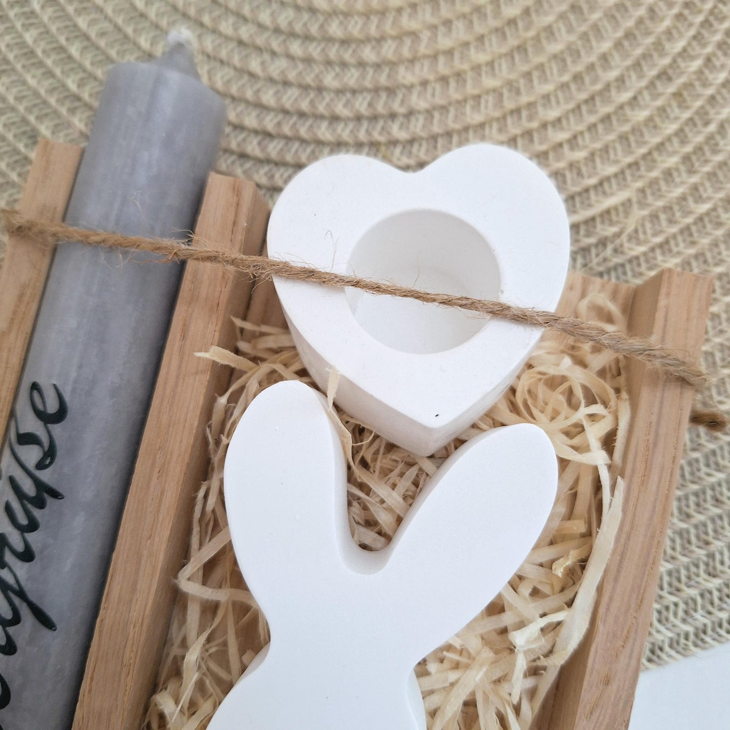 Ostern Geschenkset Ostergeschenk Hase mit Herz groß Kerzenhalter Herz Kerzenset Stabkerze Kerzenbox Holzbox Mitbringsel