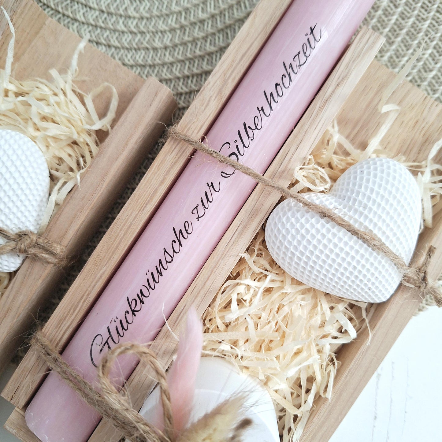 Silberhochzeit Silberhochzeitsgeschenk Dekoherz Kerze Kerzenset Kerzenhalter Stabkerze Kerze mit Kerzenbox Holzbox Mitbringsel