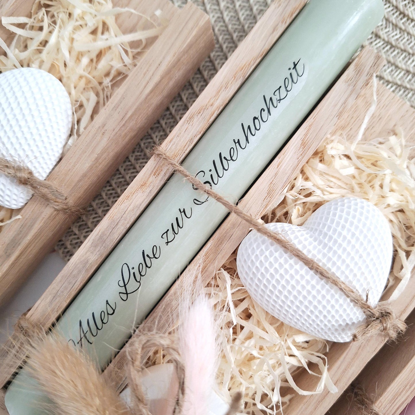 Silberhochzeit Silberhochzeitsgeschenk Dekoherz Kerze Kerzenset Kerzenhalter Stabkerze Kerze mit Kerzenbox Holzbox Mitbringsel