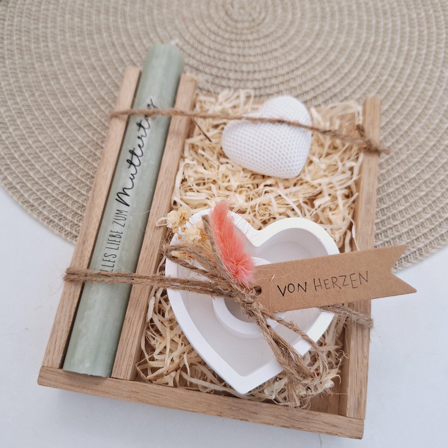 Muttertag Muttertagsgeschenk Dekoherz Kerzenteller Herz Kerzenset für Mama Geschenkset Stabkerze Kerzenbox Holzbox Mitbringsel