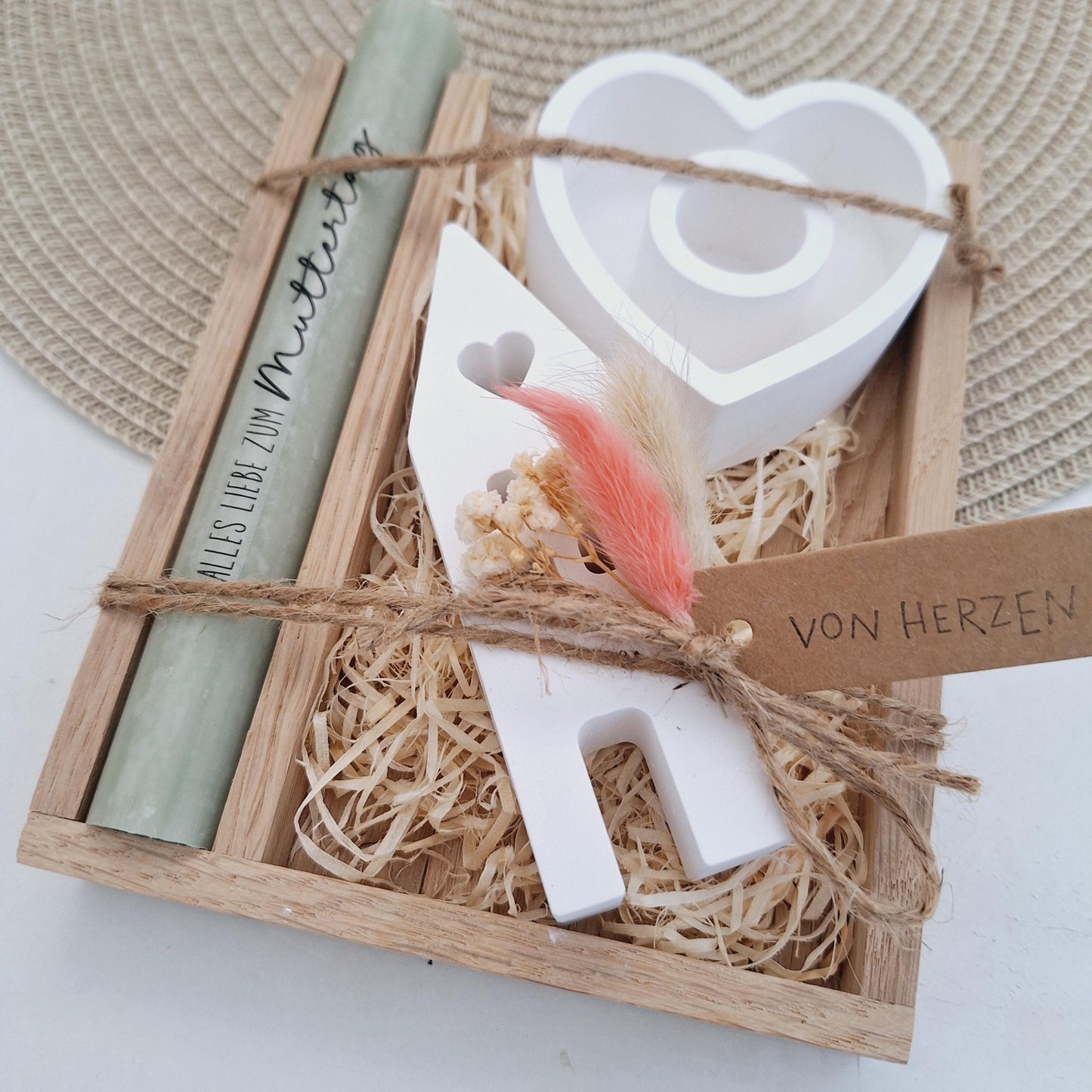 Muttertag Muttertagsgeschenk Haus / Lichthaus Kerzenteller Herz Kerzenset für Mama Geschenkset Stabkerze Kerzenbox Holzbox Mitbringsel