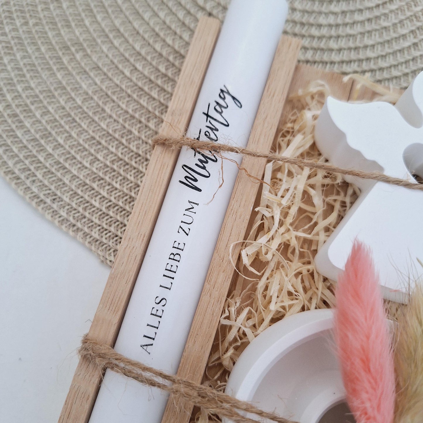 Muttertag Muttertagsgeschenk Engel mit Herz Kerzenteller rund Kerzenset für Mama Geschenkset Stabkerze Kerzenbox Holzbox Mitbringsel