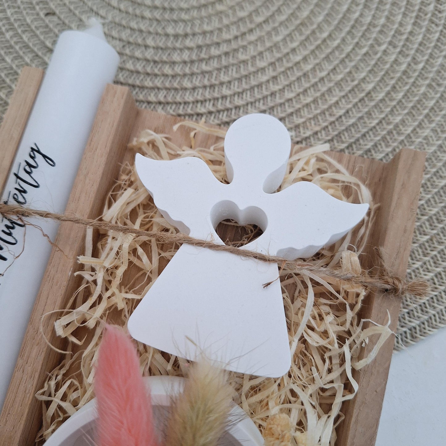 Muttertag Muttertagsgeschenk Engel mit Herz Kerzenteller rund Kerzenset für Mama Geschenkset Stabkerze Kerzenbox Holzbox Mitbringsel