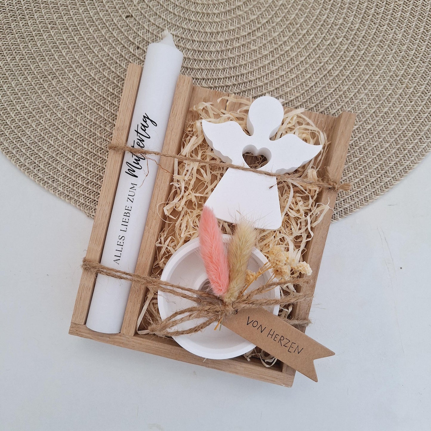 Muttertag Muttertagsgeschenk Engel mit Herz Kerzenteller rund Kerzenset für Mama Geschenkset Stabkerze Kerzenbox Holzbox Mitbringsel