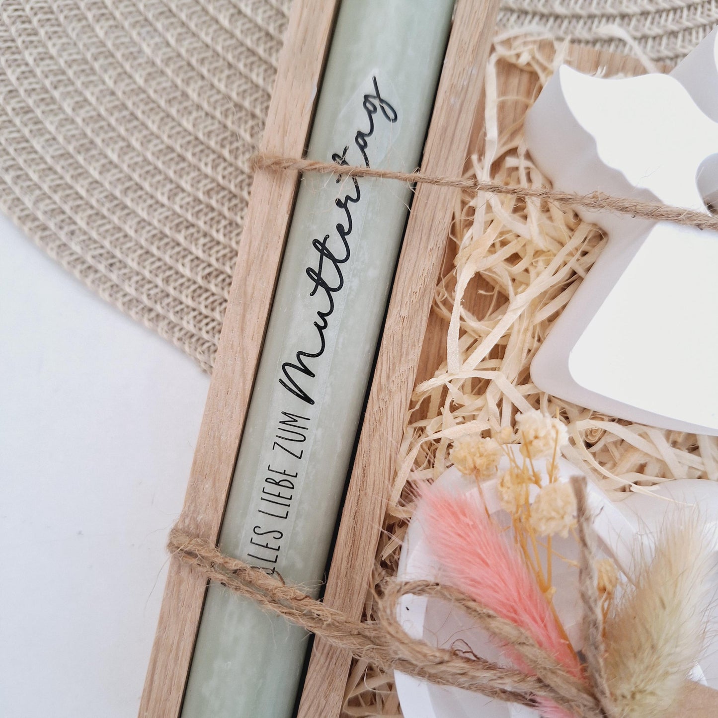 Muttertag Muttertagsgeschenk Engel mit Herz Kerzenteller Herz Kerzenset für Mama Geschenkset Stabkerze Kerzenbox Holzbox Mitbringsel