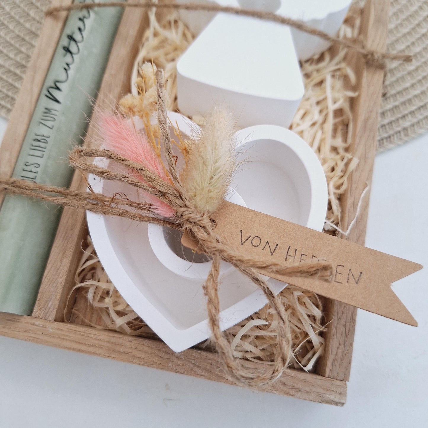 Muttertag Muttertagsgeschenk Engel mit Herz Kerzenteller Herz Kerzenset für Mama Geschenkset Stabkerze Kerzenbox Holzbox Mitbringsel