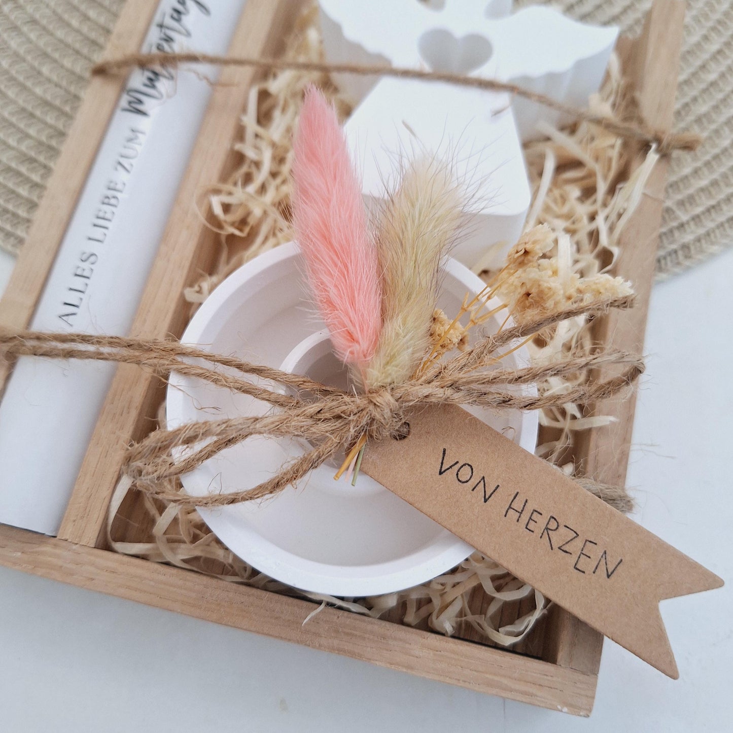 Muttertag Muttertagsgeschenk Engel mit Herz Kerzenteller rund Kerzenset für Mama Geschenkset Stabkerze Kerzenbox Holzbox Mitbringsel