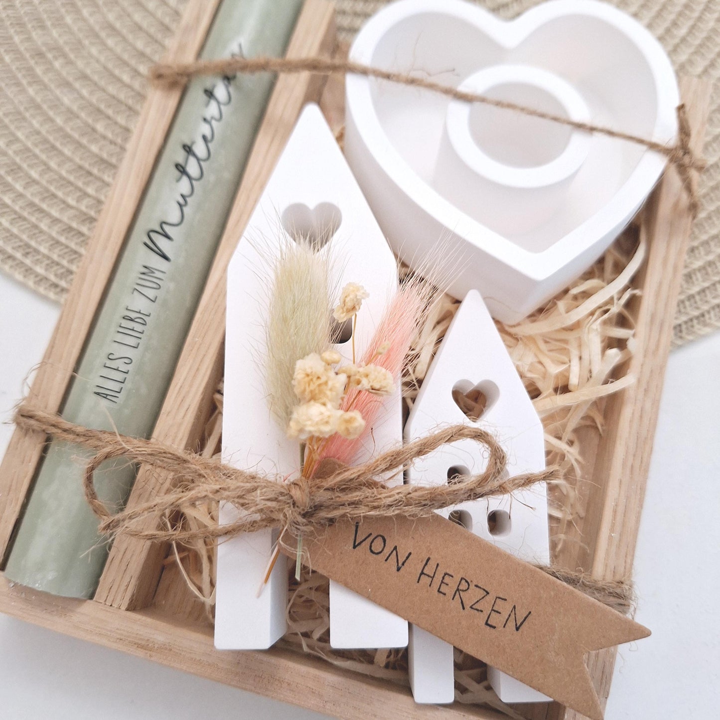 Muttertag Muttertagsgeschenk Häuser / Lichthäuser Kerzenteller Herz Kerzenset für Mama Geschenkset Stabkerze Kerzenbox Holzbox Mitbringsel