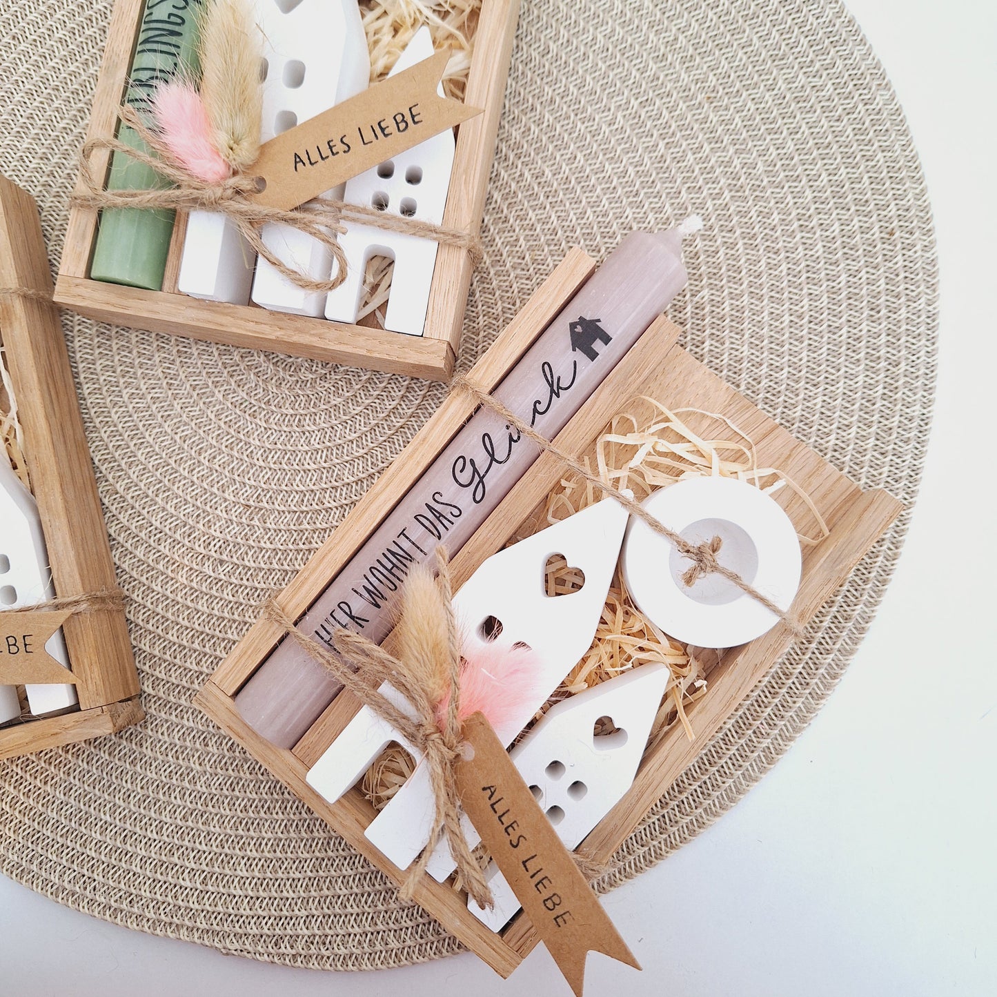 Einzugsgeschenk Geschenkset zum Umzug Kerzenset zum Hauskauf Kerzenhalter Häuser Lichthäuser Stabkerze Schriftzug mit Holzbox