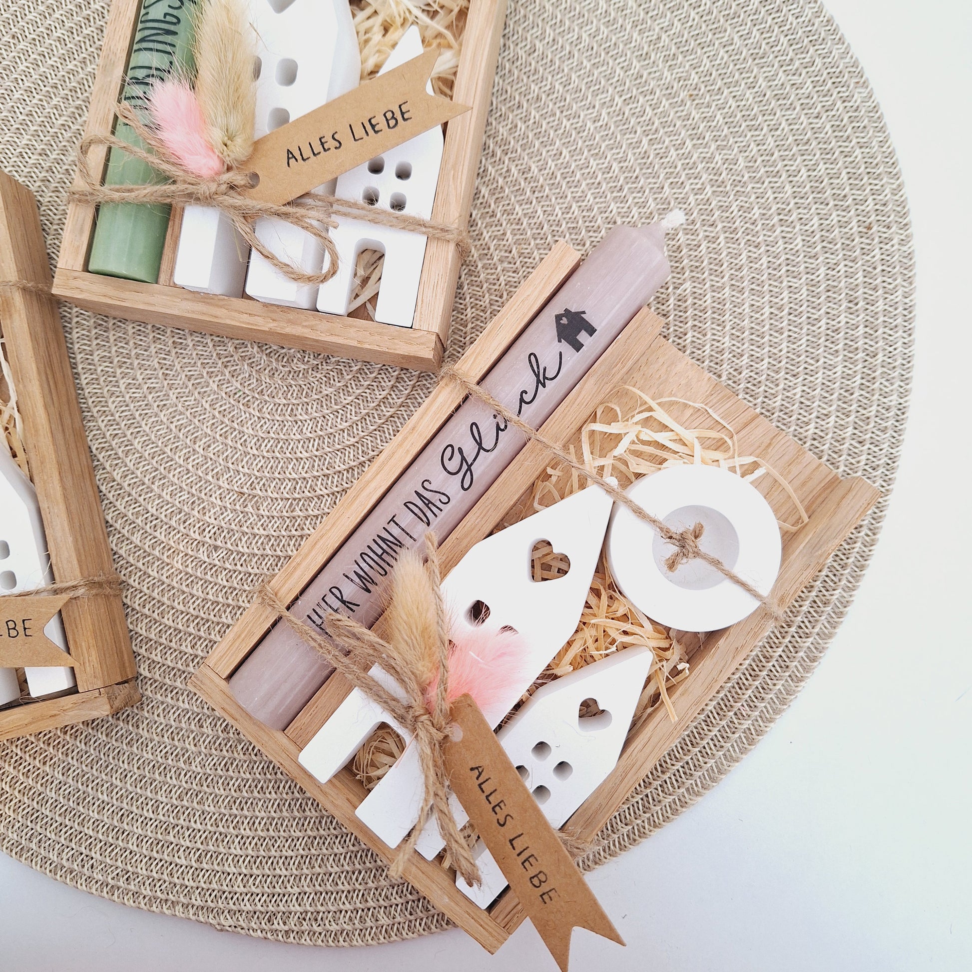 Einzugsgeschenk Geschenkset zum Umzug Kerzenset zum Hauskauf Kerzenhalter Häuser Lichthäuser Stabkerze Schriftzug mit Holzbox