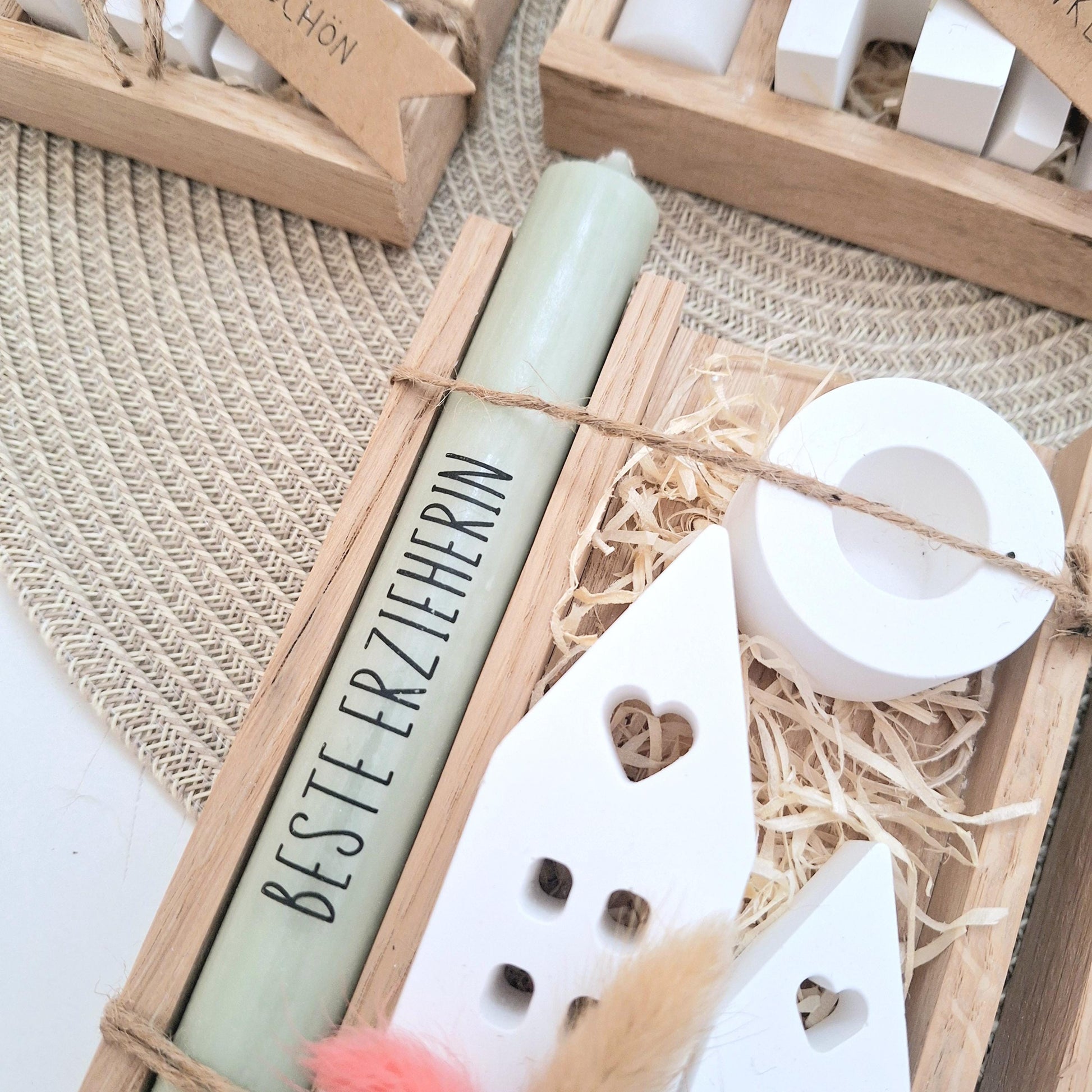 Abschiedsgeschenk Kindergarten KITA Erzieherin mit Herz Geschenkset Dankeschön Häuser / Lichthäuser Kerzenhalter rund Kerzenset Stabkerze Holzbox
