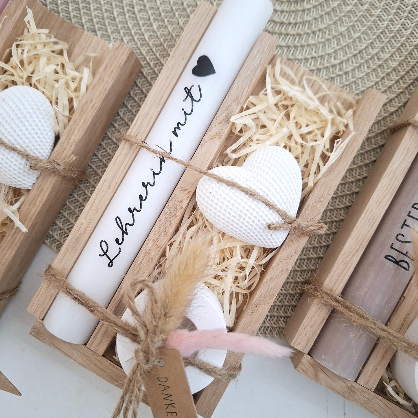 Abschiedsgeschenk Schule Lehrerin mit Herz Lehrer Geschenkset Dankeschön Dekoherz Kerzenhalter rund Kerzenset Stabkerze Holzbox