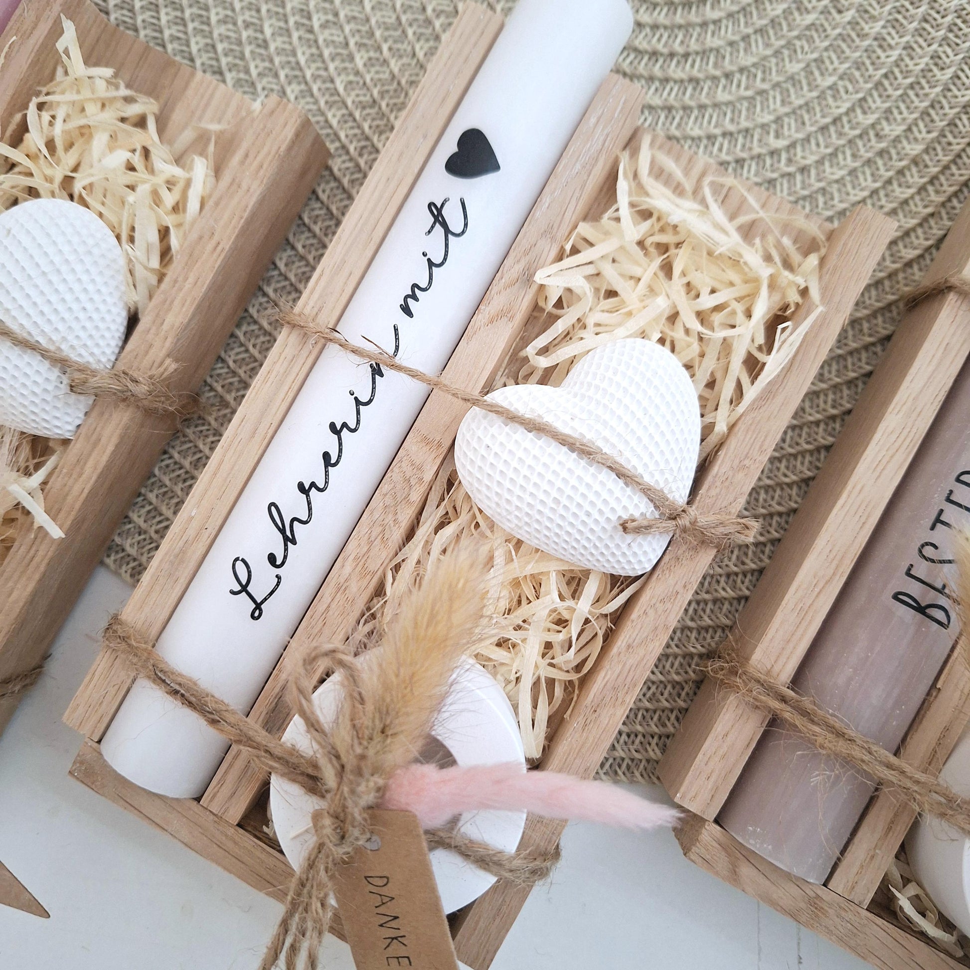 Abschiedsgeschenk Schule Lehrerin mit Herz Lehrer Geschenkset Dankeschön Dekoherz Kerzenhalter rund Kerzenset Stabkerze Holzbox
