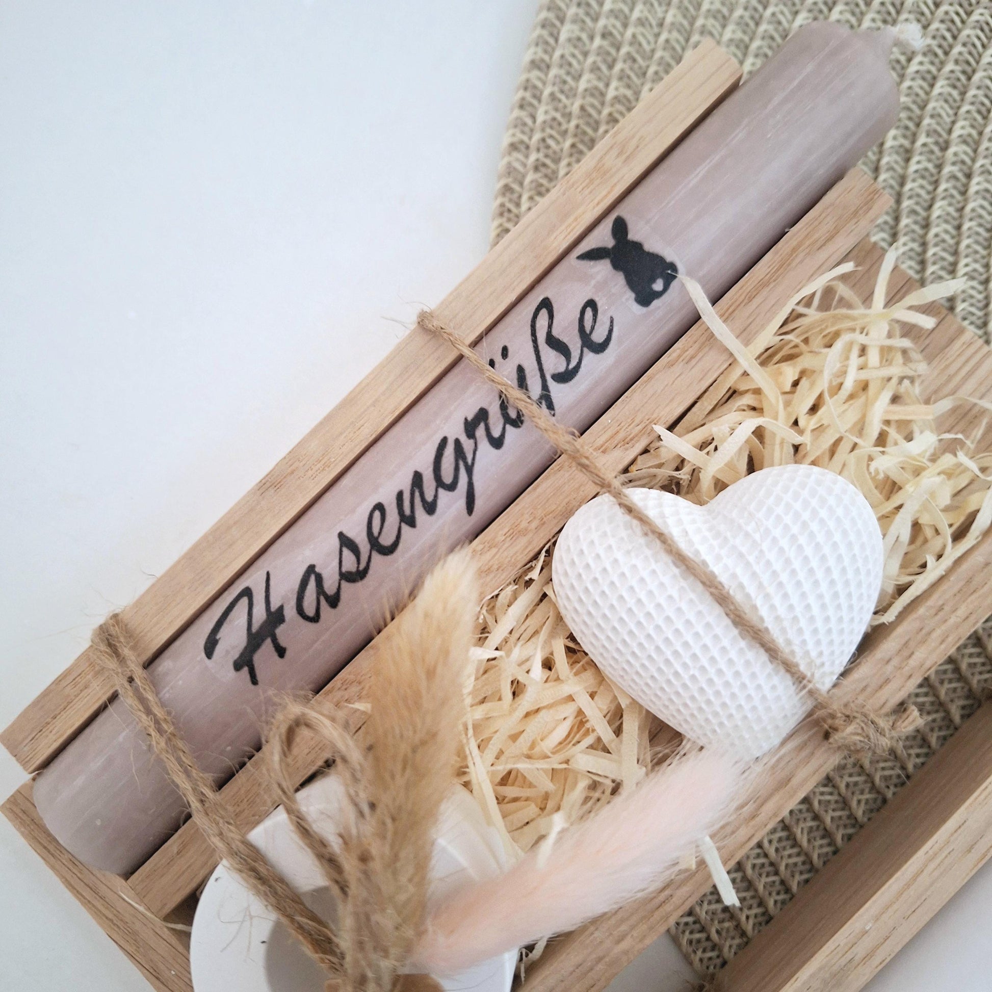Ostern Ostergeschenk Geschenkset Kerze Kerzenset Dekoherz Kerzenhalter rund Stabkerze Schriftzug Frohe Ostern Osterfest Mitbringsel