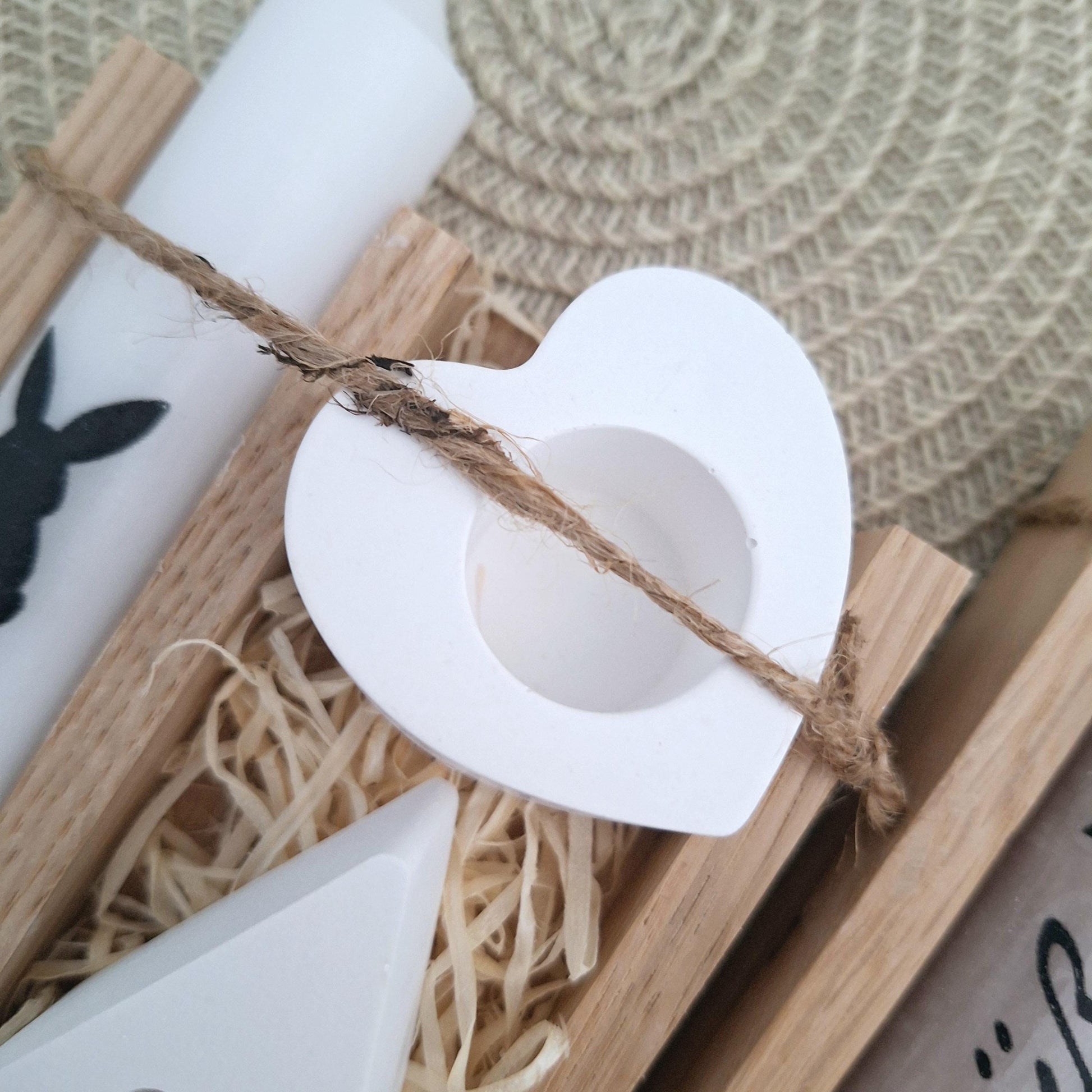 Ostern Geschenkset Ostergeschenk Haus / Lichthaus Kerzenhalter Herz Kerzenset Stabkerze Kerzenbox Holzbox Mitbringsel