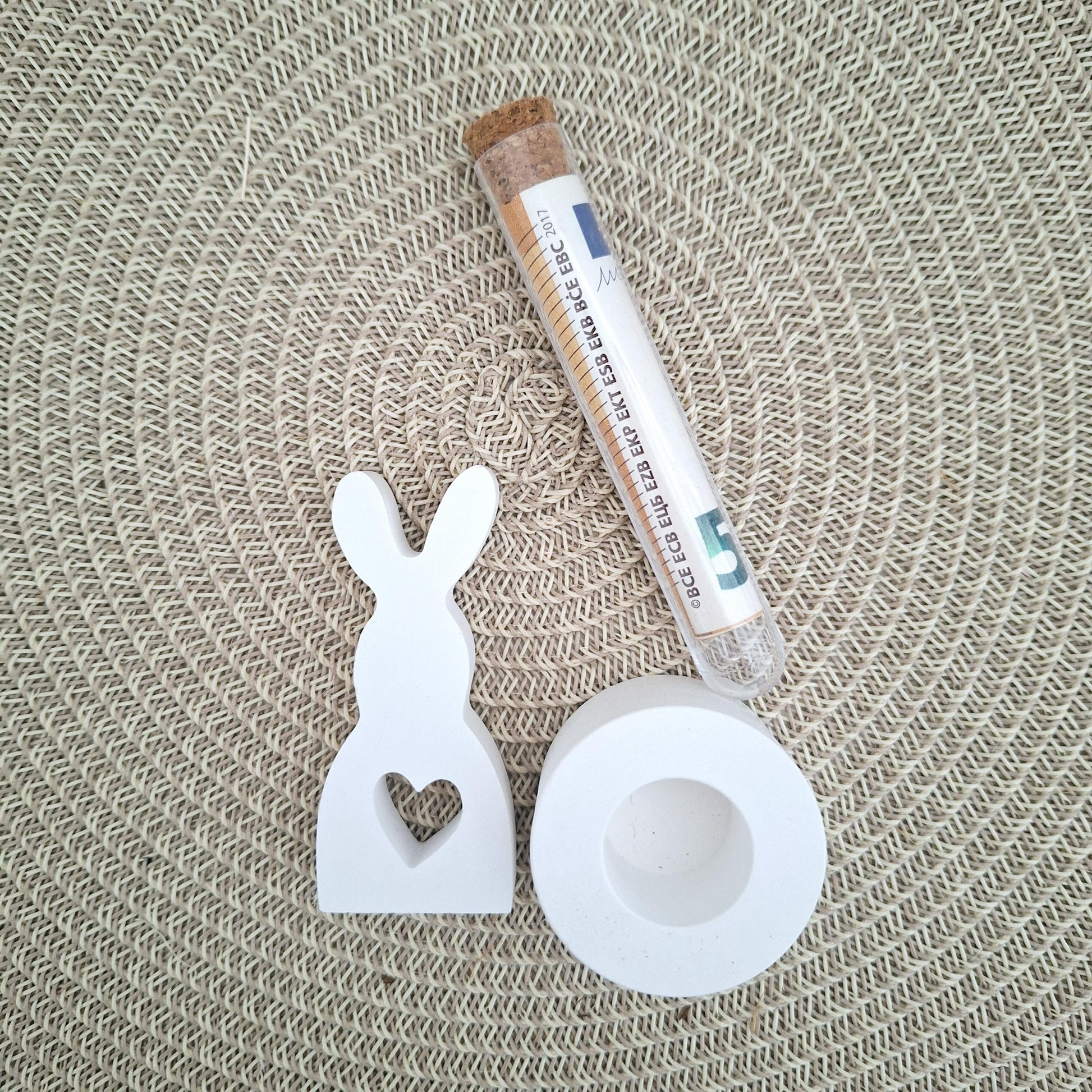 Ostern Geldgeschenk Ostergeschenk Hase mit Herz klein Kerzenhalter rund Geschenkset Gutschein Kerzenset Stabkerze Kerzenbox Mitbringsel