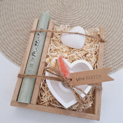 Muttertag Muttertagsgeschenk Dekoherz Kerzenteller Herz Kerzenset für Mama Geschenkset Stabkerze Kerzenbox Holzbox Mitbringsel