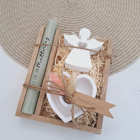 Muttertag Muttertagsgeschenk Engel mit Herz Kerzenteller Herz Kerzenset für Mama Geschenkset Stabkerze Kerzenbox Holzbox Mitbringsel