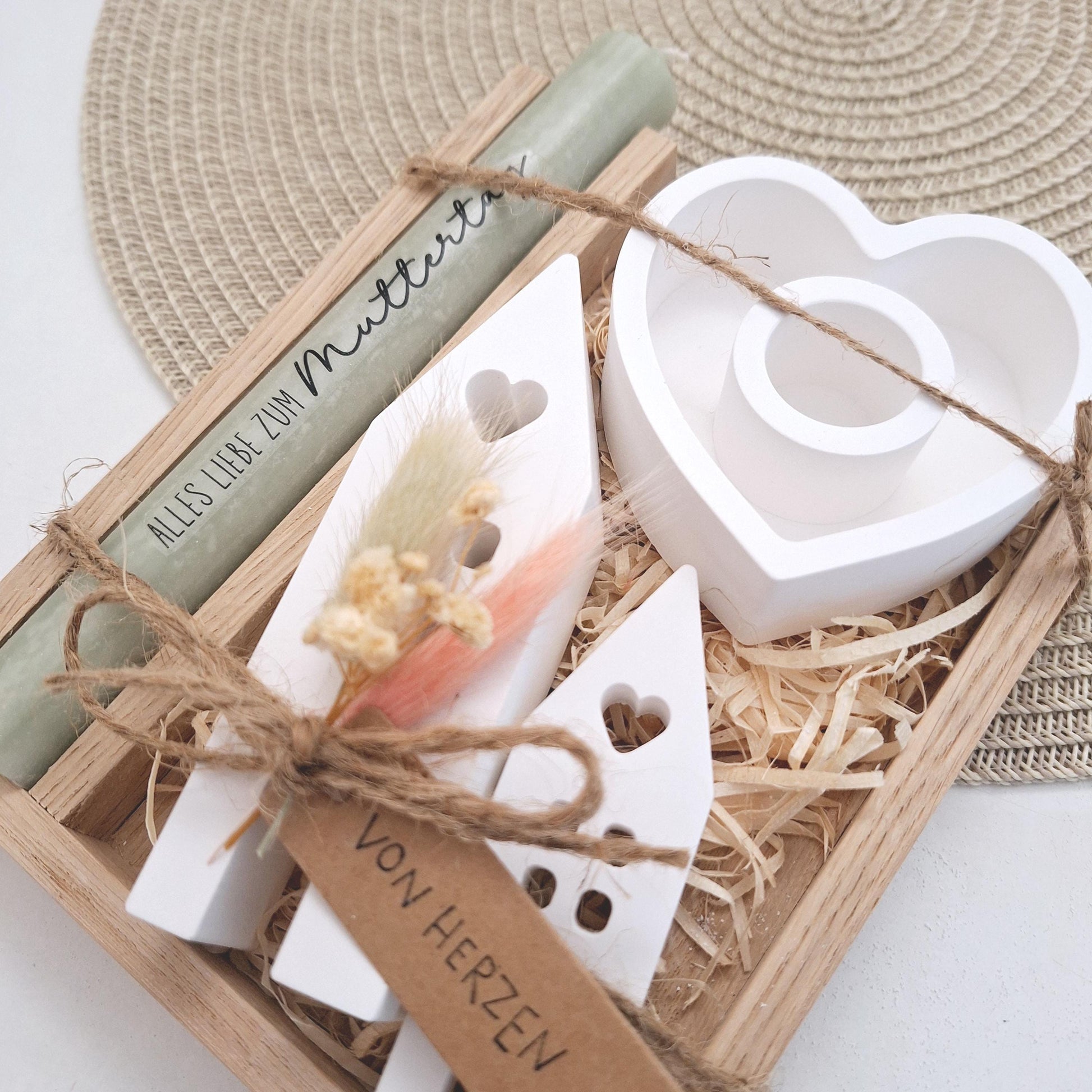 Muttertag Muttertagsgeschenk Häuser / Lichthäuser Kerzenteller Herz Kerzenset für Mama Geschenkset Stabkerze Kerzenbox Holzbox Mitbringsel